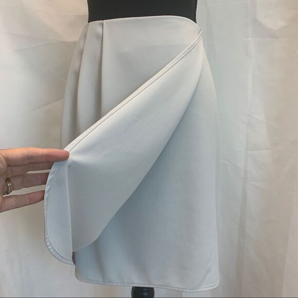 BANANA republic light gray pleated wrap front pencil skirt Sz 6 NWOT - Picture 4 of 12